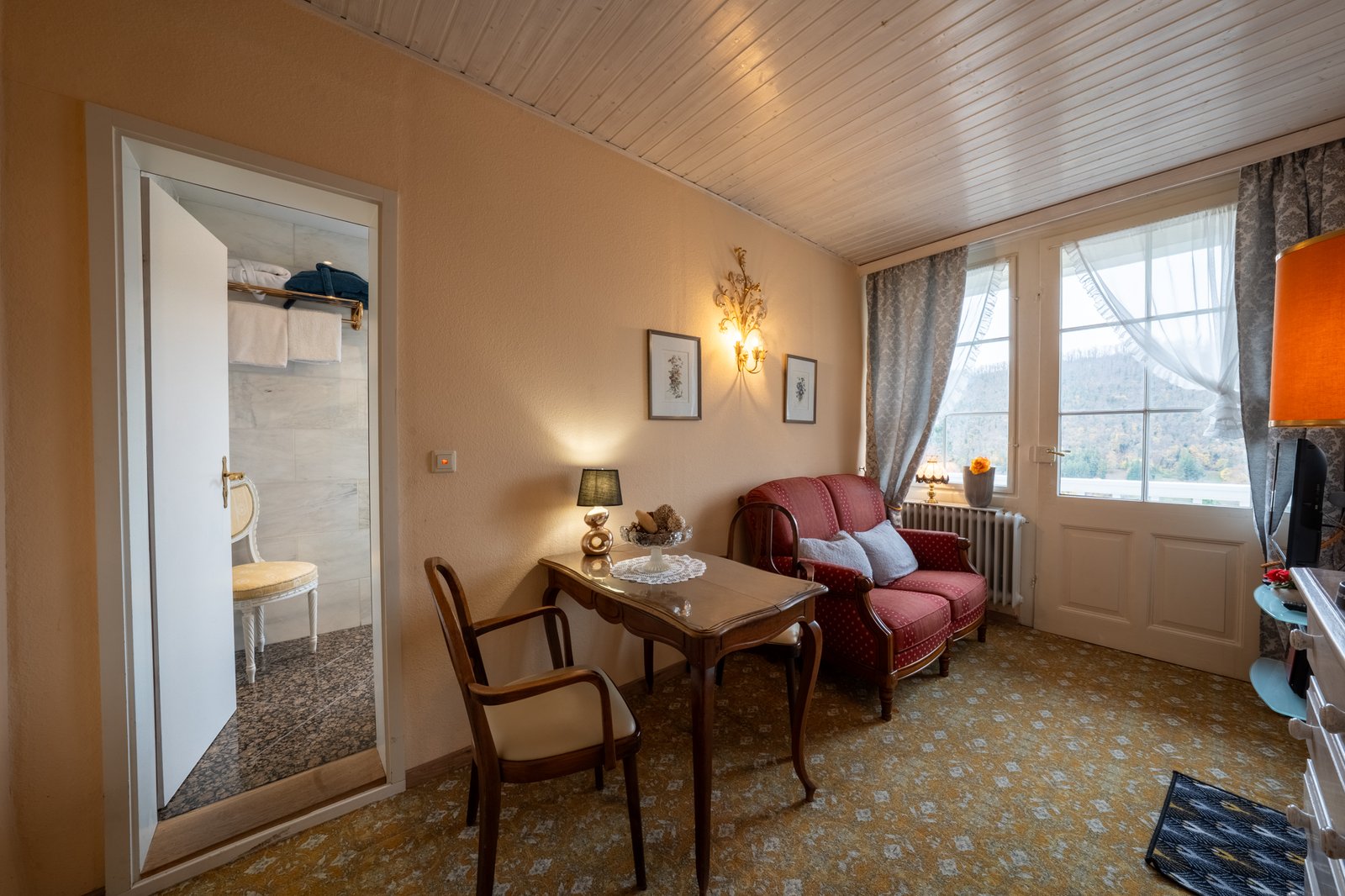 Wohnzimmer Badezimmer